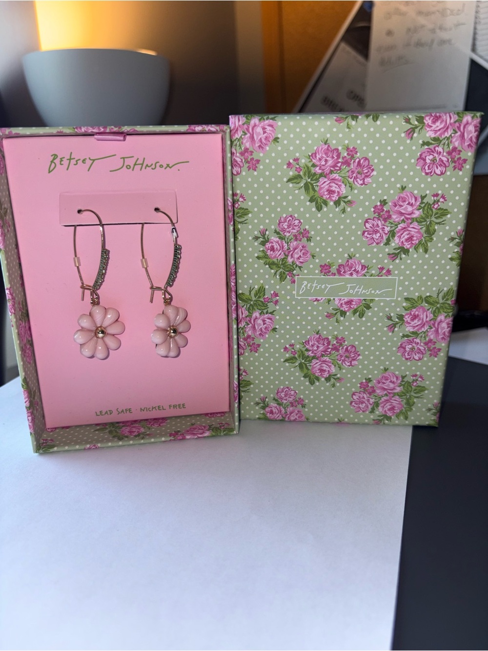 Betsey Johnson Blush Pink Daisy Hoop Earrings NIB - Picture 3 of 4